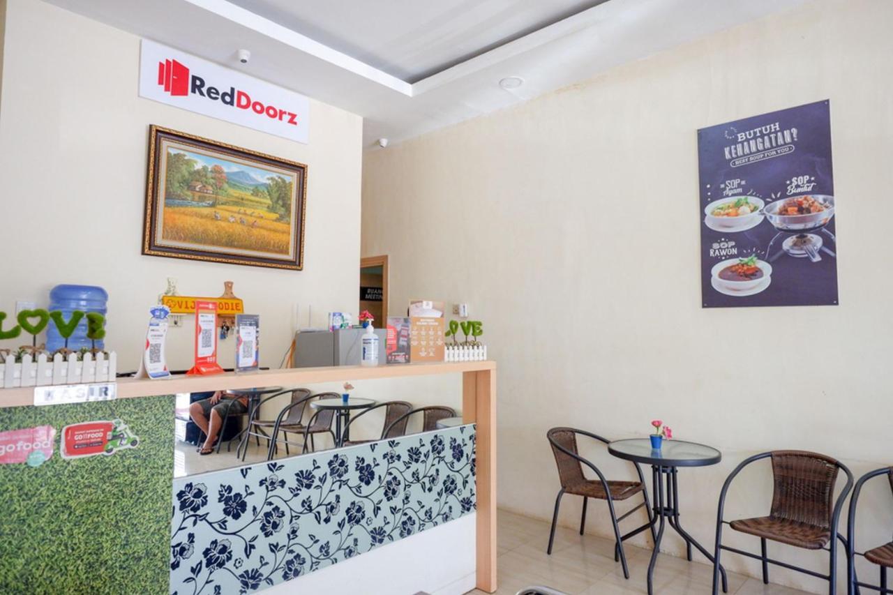 Reddoorz Plus @ Losari Macasar Exterior foto