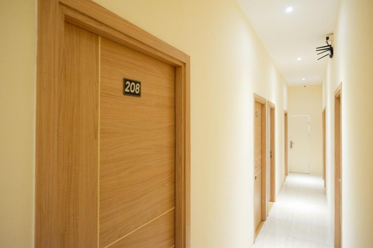 Reddoorz Plus @ Losari Macasar Exterior foto